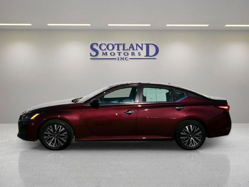 Used 2025 Nissan Altima 2.5 SV FWD image 1