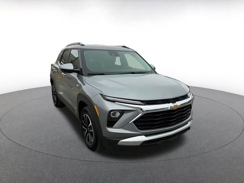 Used 2025 Chevrolet TrailBlazer LT image 3
