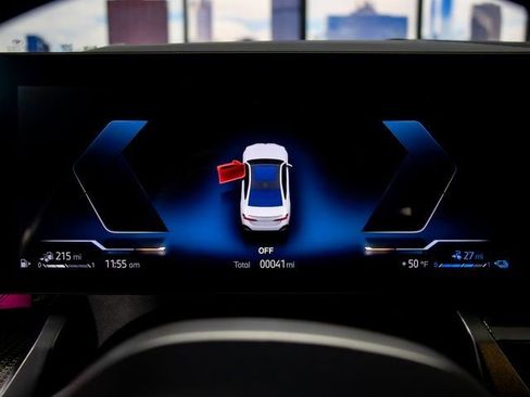 New 2026 BMW 550e xDrive w/ Executive Package image 17