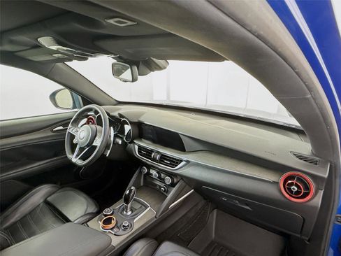 Used 2018 Alfa Romeo Stelvio Ti Sport image 11