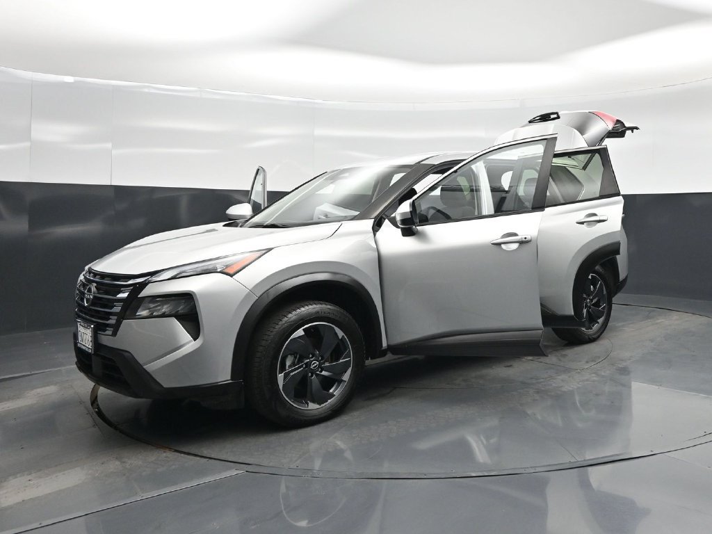 Used 2024 Nissan Rogue SV AWD/4WD image 29