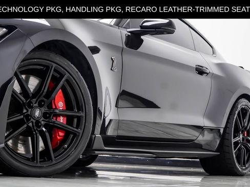 Used 2022 Ford Mustang Shelby GT500 w/ Technology Package RWD image 3