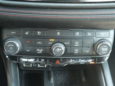 Used 2025 Dodge Durango GT AWD/4WD image 23