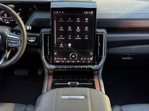 Used 2025 GMC Yukon XL Denali image 30