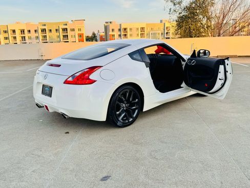 Used 2017 Nissan 370Z Coupe RWD image 29