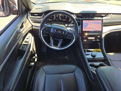 Certified 2025 Jeep Grand Cherokee Limited AWD/4WD image 22