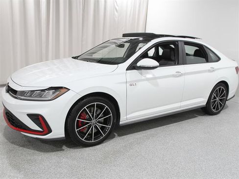 Used 2025 Volkswagen Jetta GLI Autobahn image 3