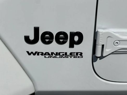 Used 2021 Jeep Wrangler Unlimited Sahara AWD/4WD image 11