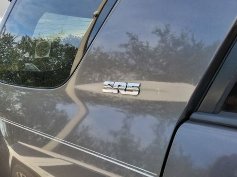 Used 2017 Toyota 4Runner SR5 RWD image 19