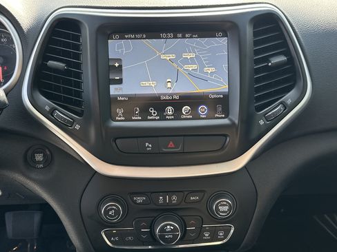 Used 2018 Jeep Cherokee Trailhawk AWD/4WD image 24
