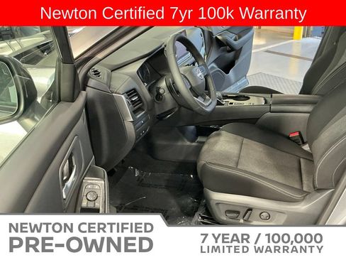 Used 2025 Nissan Rogue SV FWD image 7