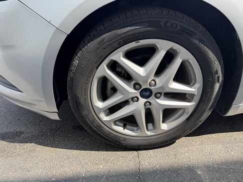 Used 2015 Ford Fusion SE FWD image 36