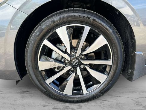 Certified 2025 Nissan Sentra SV w/ SV Premium Package FWD image 31