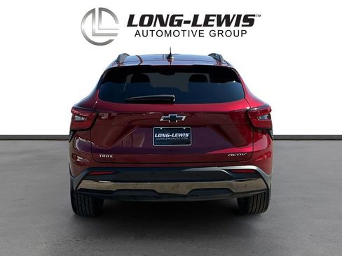 Used 2024 Chevrolet Trax ACTIV w/ Sunroof Package image 5