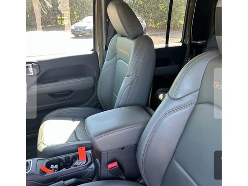 Used 2025 Jeep Gladiator Mojave AWD/4WD image 16