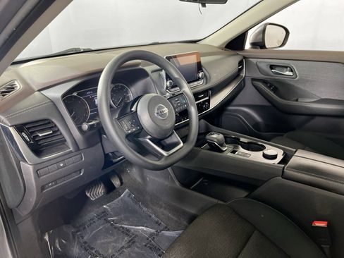 Used 2021 Nissan Rogue SV image 9