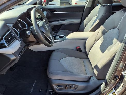 Used 2022 Toyota Camry LE image 6