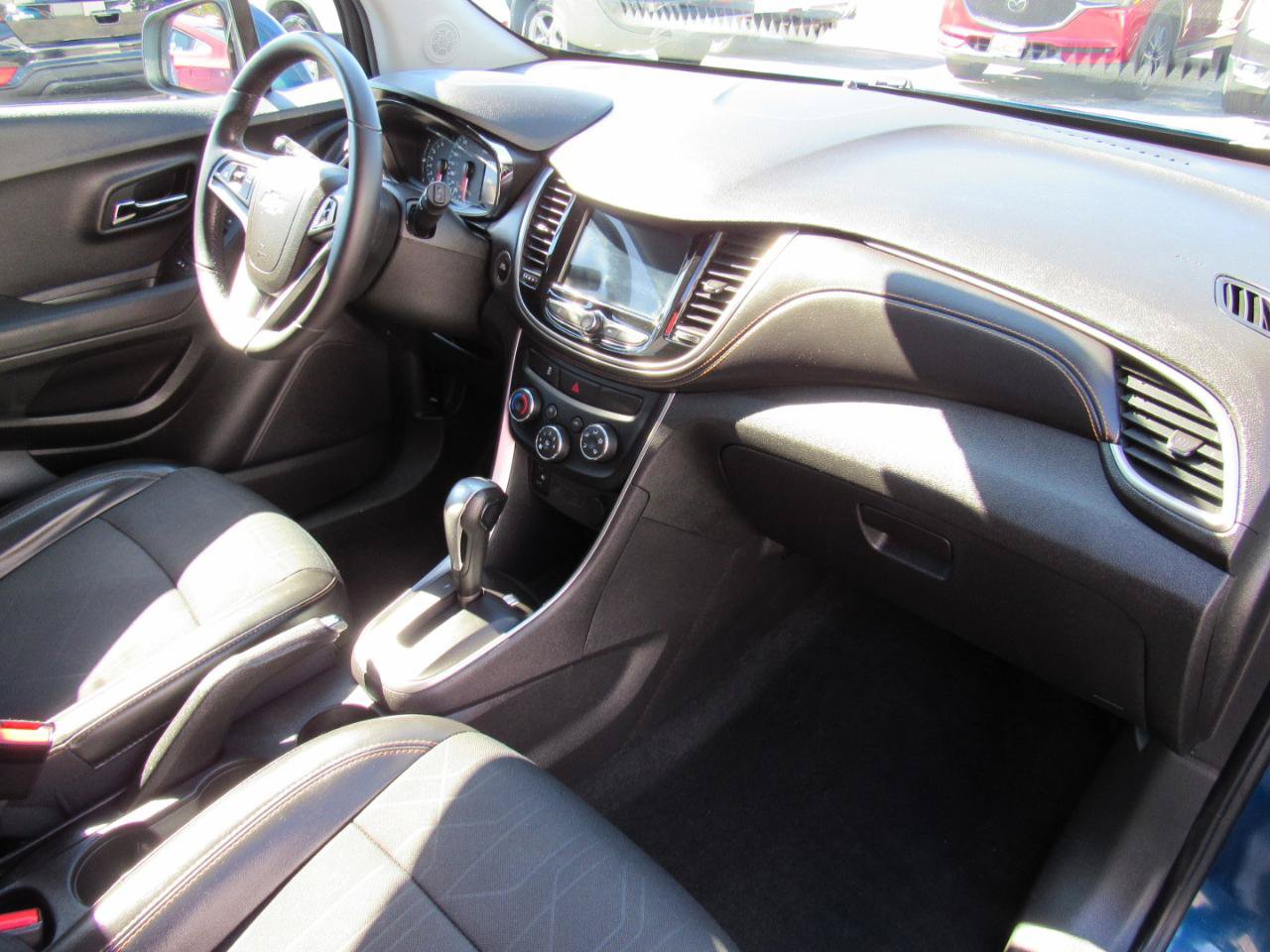 Used 2019 Chevrolet Trax LT w/ LT Convenience Package FWD image 24