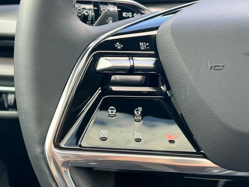 Used 2026 Cadillac Vistiq Luxury image 35