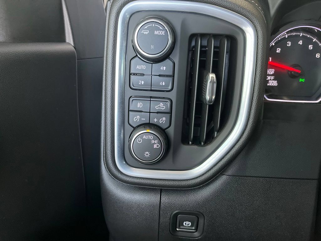 Used 2020 Chevrolet Silverado 1500 RST AWD/4WD image 13