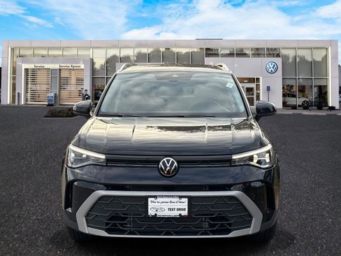 New 2025 Volkswagen Taos SE image 28