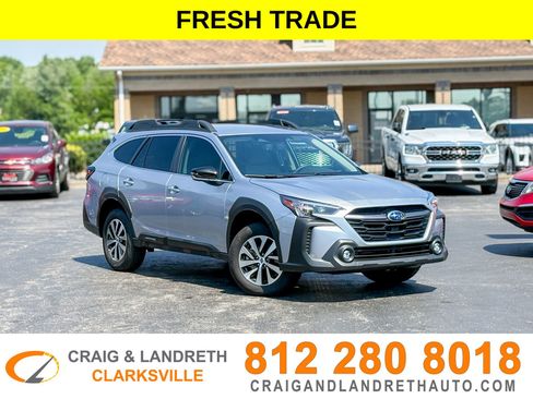 Used 2025 Subaru Outback Premium AWD/4WD image 1
