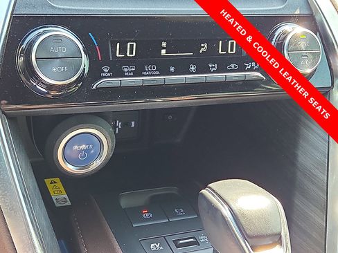 Used 2021 Toyota Venza XLE w/ Softex Package image 18