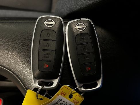 Used 2023 Nissan Versa SV image 16