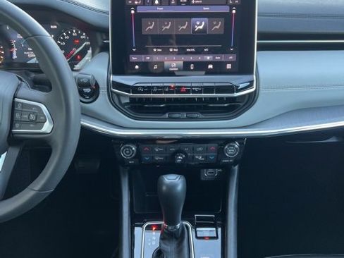 Used 2024 Jeep Compass Limited image 14