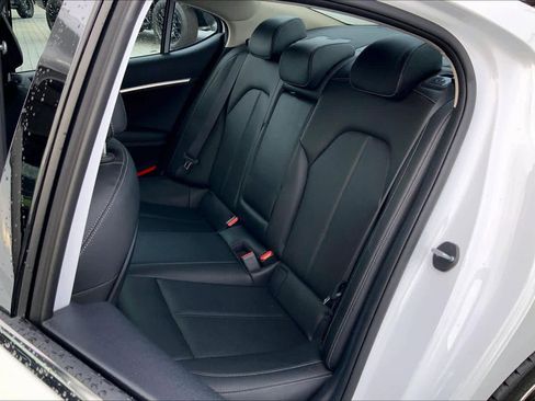 Used 2023 Genesis G70 2.0T image 36