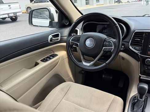 Used 2022 Jeep Grand Cherokee Laredo E RWD image 11