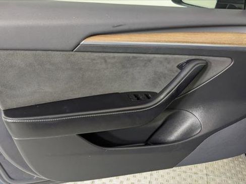 Used 2021 Tesla Model 3 Standard Range Plus image 12