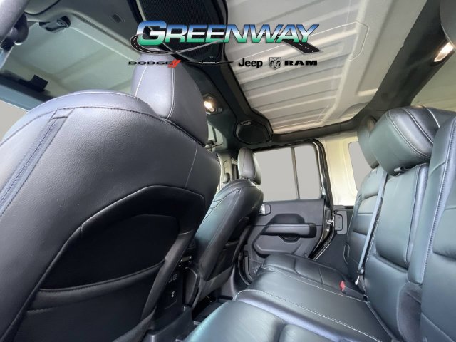 Used 2018 Jeep Wrangler Unlimited Sahara AWD/4WD image 15