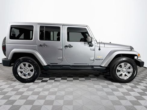 Used 2013 Jeep Wrangler Unlimited Sahara w/ Dual Top Group AWD/4WD image 27