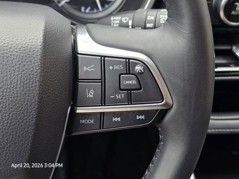 Used 2021 Toyota Highlander XSE FWD image 31