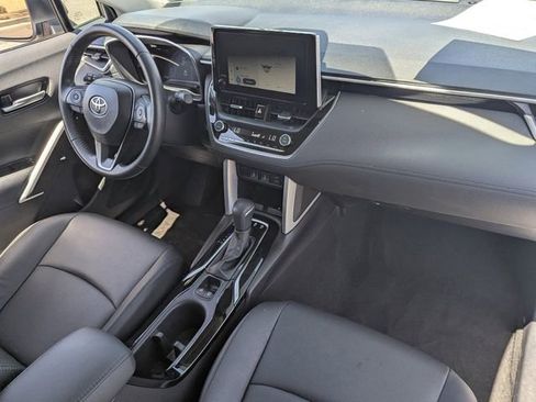 Used 2025 Toyota Corolla Cross XLE FWD image 12
