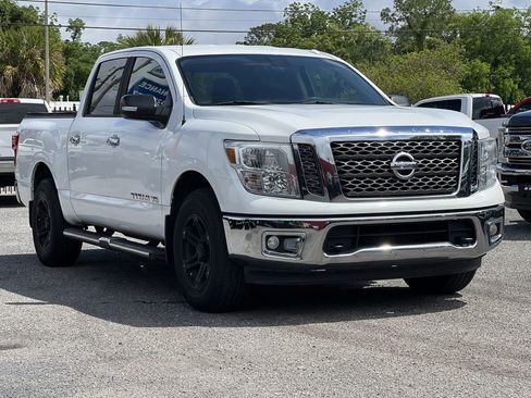Used 2018 Nissan Titan SV AWD/4WD image 10