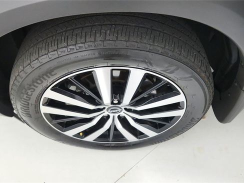Used 2024 Nissan Pathfinder Platinum FWD image 33