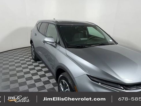 Certified 2025 Chevrolet Blazer LT image 2