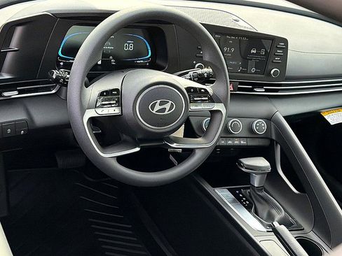 New 2026 Hyundai Elantra SE image 6
