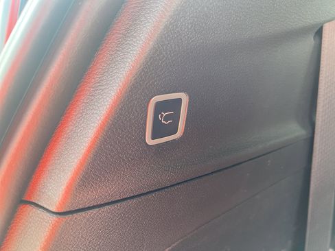 New 2025 Chrysler Voyager LX image 18