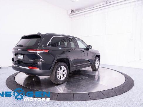 Used 2022 Jeep Grand Cherokee Limited image 32