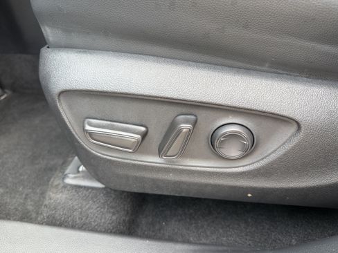 Used 2023 Toyota Highlander XLE AWD/4WD image 11