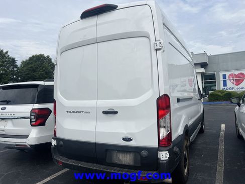 Used 2025 Ford Transit 250 148 High Roof RWD image 3