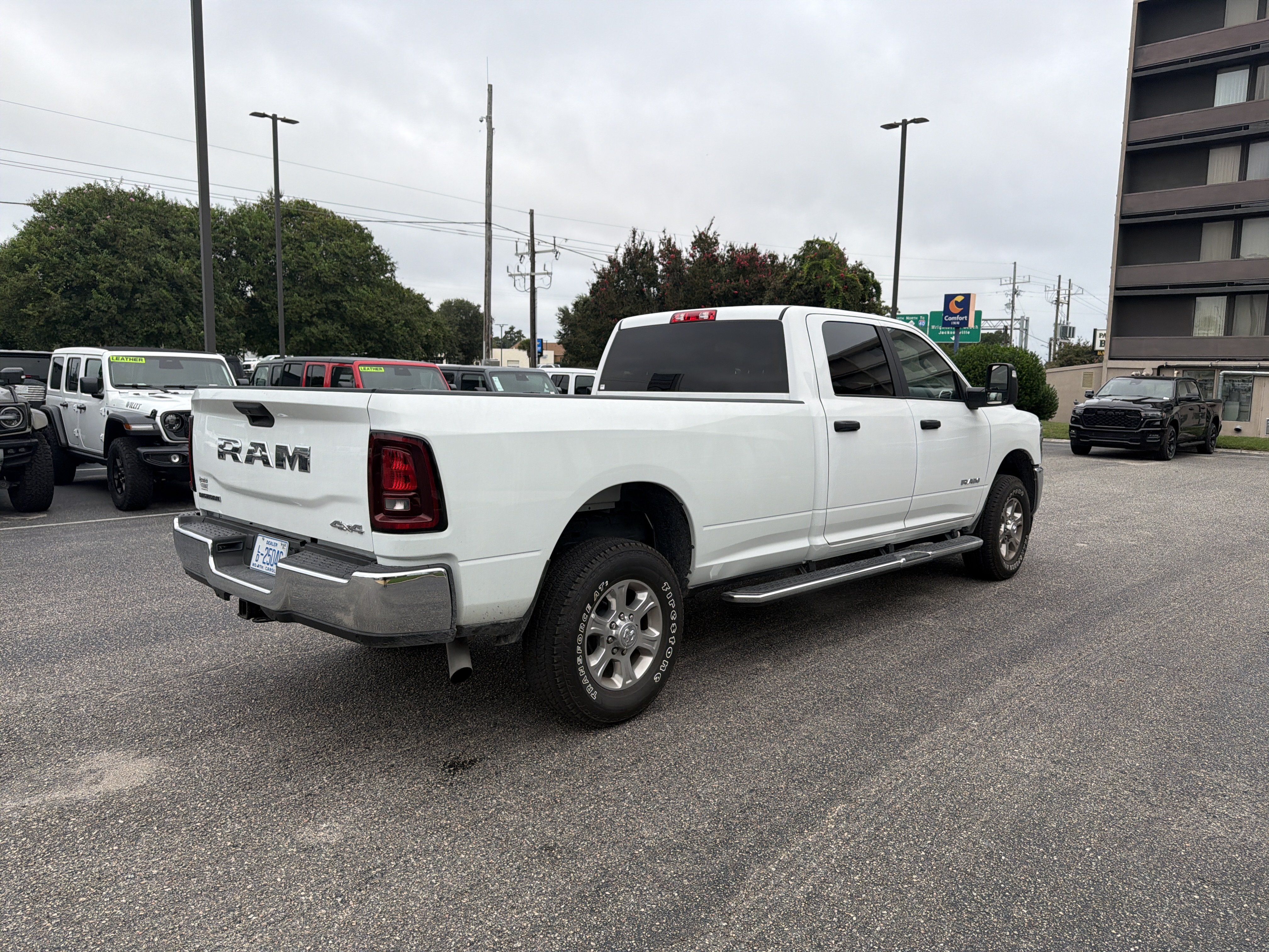 Used 2025 RAM 2500 Big Horn AWD/4WD image 9