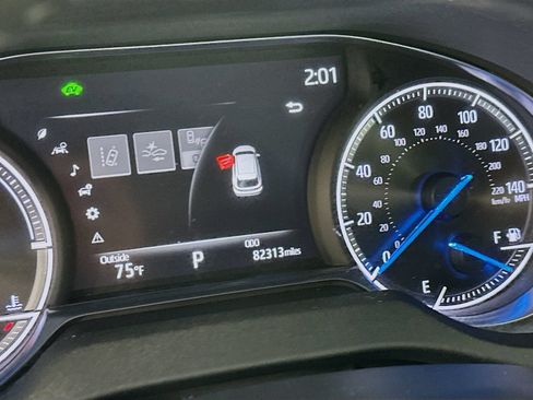 Used 2023 Toyota Venza XLE AWD/4WD image 12