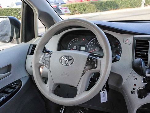 Used 2013 Toyota Sienna LE image 15