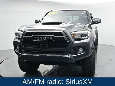 Used 2017 Toyota Tacoma TRD Sport AWD/4WD image 4