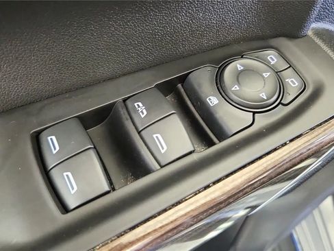 Used 2021 Chevrolet Silverado 1500 LT AWD/4WD image 30