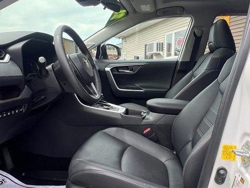 Used 2021 Toyota RAV4 Limited image 9
